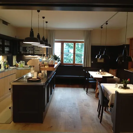 Alpenhof Restaurant 호텔 3*