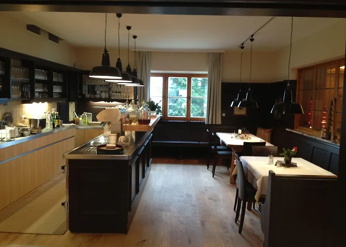 Alpenhof Restaurant Hotell 3*