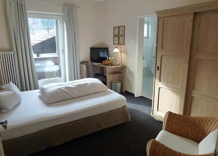Alpenhof Restaurant Hotell 3*